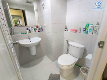 *****คอนโดมือสองย่านกรุงเทพฯ คอนโดวันสยาม พระราม1 ห้องมุม พื้นที่ใช้สอยขนาด 39.69 ตร.ม ฟังก์ชัน 1 ห้องนอน 1 ห้องน้ำ ที่จอดรถ 1 คัน พร้อมเข้าอยู่ บนทำเลเดินทางสะดวก ใกล้รถไฟฟ้าสายสีเขียวเข้ม "สถานีสนามกีฬาแห่งชาติ" และทางด่วน "ศรีรัช"